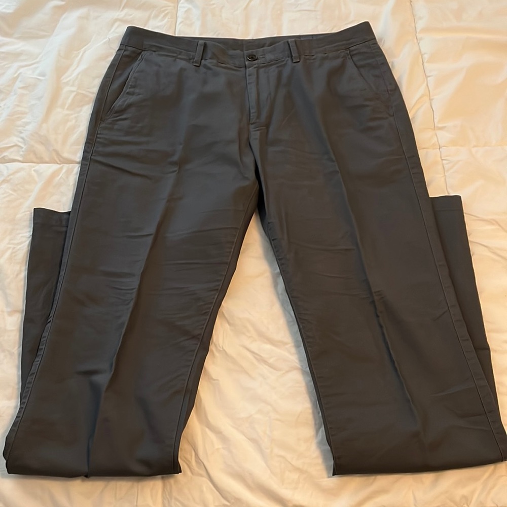 Bonobos men’s summer weight chinos. Gray size 33x36. Straight fit.